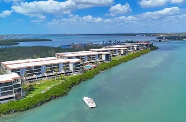 Exterior - 2 Bedroom , 2 Bath condo on Lemon Bay.. 2 pools, 5 minute walk to Beach (Englewood)