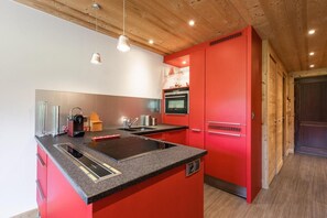 Kühlschrank, Mikrowelle, Ofen, Geschirrspüler