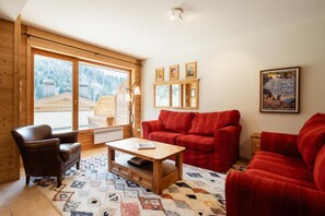 Living area - 250m from ski slopes, 1st floor, terrace, parking, tv, ski locker, 71m², La Clusaz (La Clusaz)