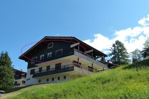 Exterior - 1st floor, view mountain, fireplace or stove, tv, ski locker, 53m², La Clusaz (La Clusaz)