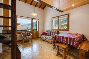 Interior - 1st floor, view mountain, fireplace or stove, tv, ski locker, 53m², La Clusaz (La Clusaz)