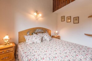 2 bedrooms, WiFi, bed sheets - 1st floor, view mountain, fireplace or stove, tv, ski locker, 53m², La Clusaz (La Clusaz)