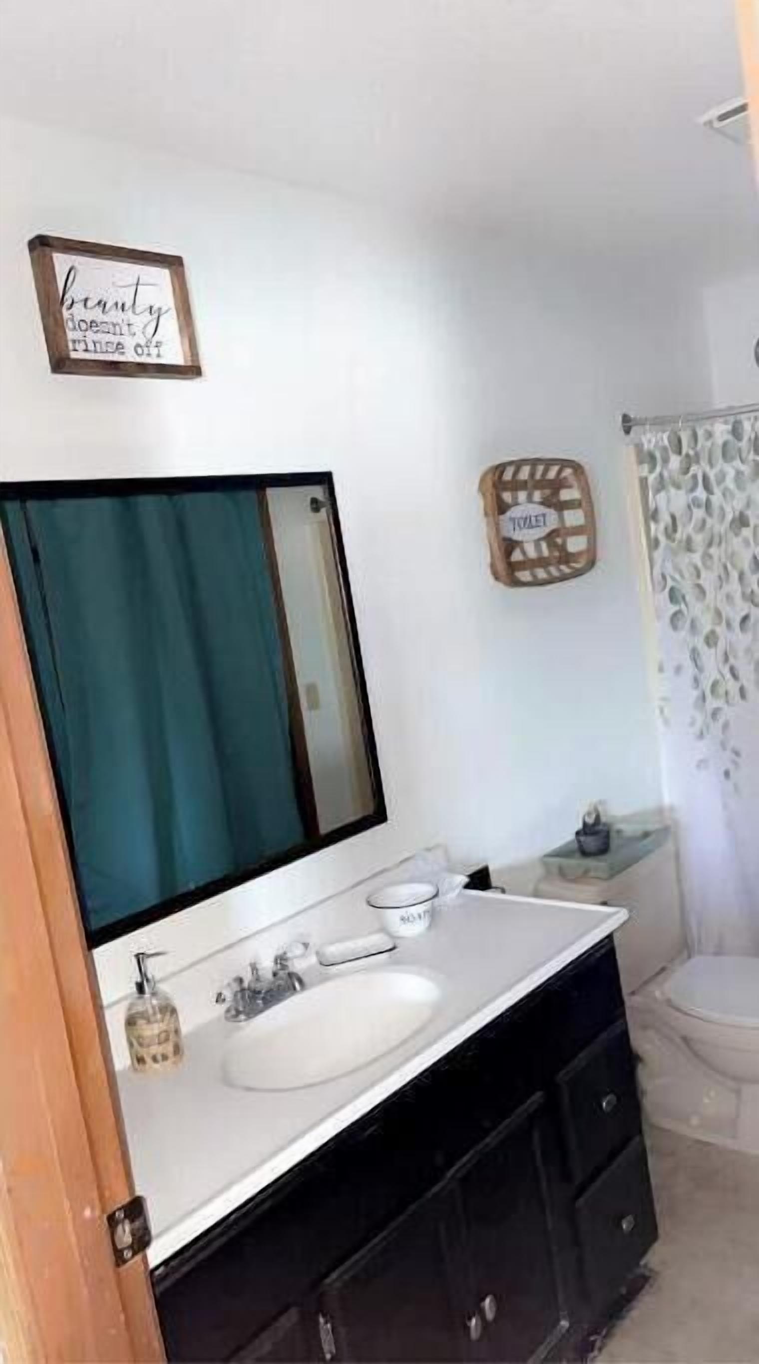 Handtücher, Seife, Toilettenpapier