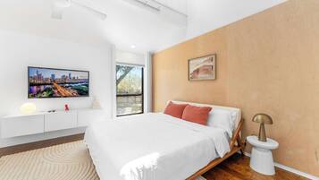 3 makuuhuonetta, työpöytä, silitysrauta/-lauta, Wi-Fi