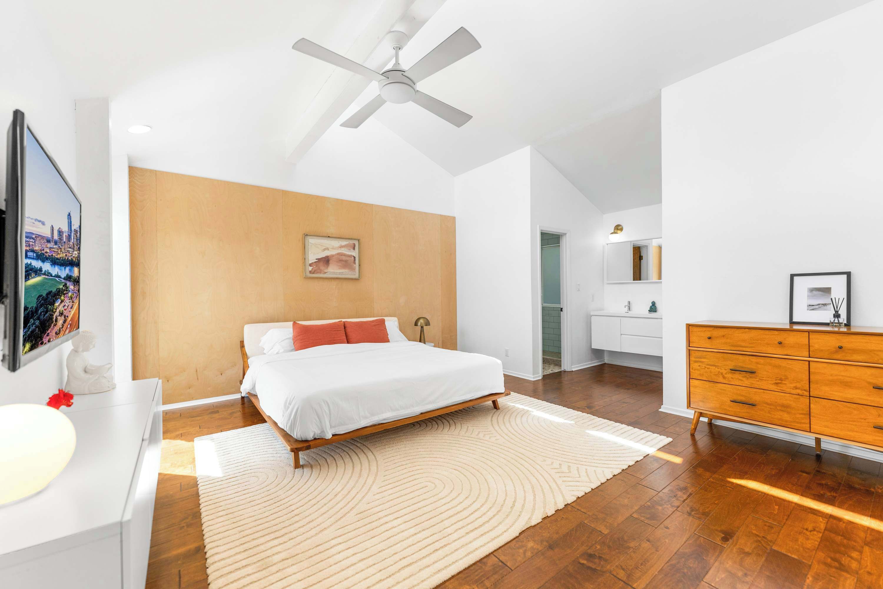 3 Schlafzimmer, Schreibtisch, Bügeleisen/Bügelbrett, WLAN