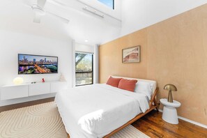 3 slaapkamers, een bureau, een strijkplank/strijkijzer, wifi