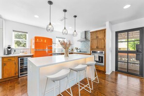 Fridge, microwave, oven, stovetop - Close to Domain,DT,Shopping | Chic & Serene | 3BR (Austin)