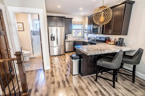 Réfrigérateur, micro-ondes, four, lave-vaisselle