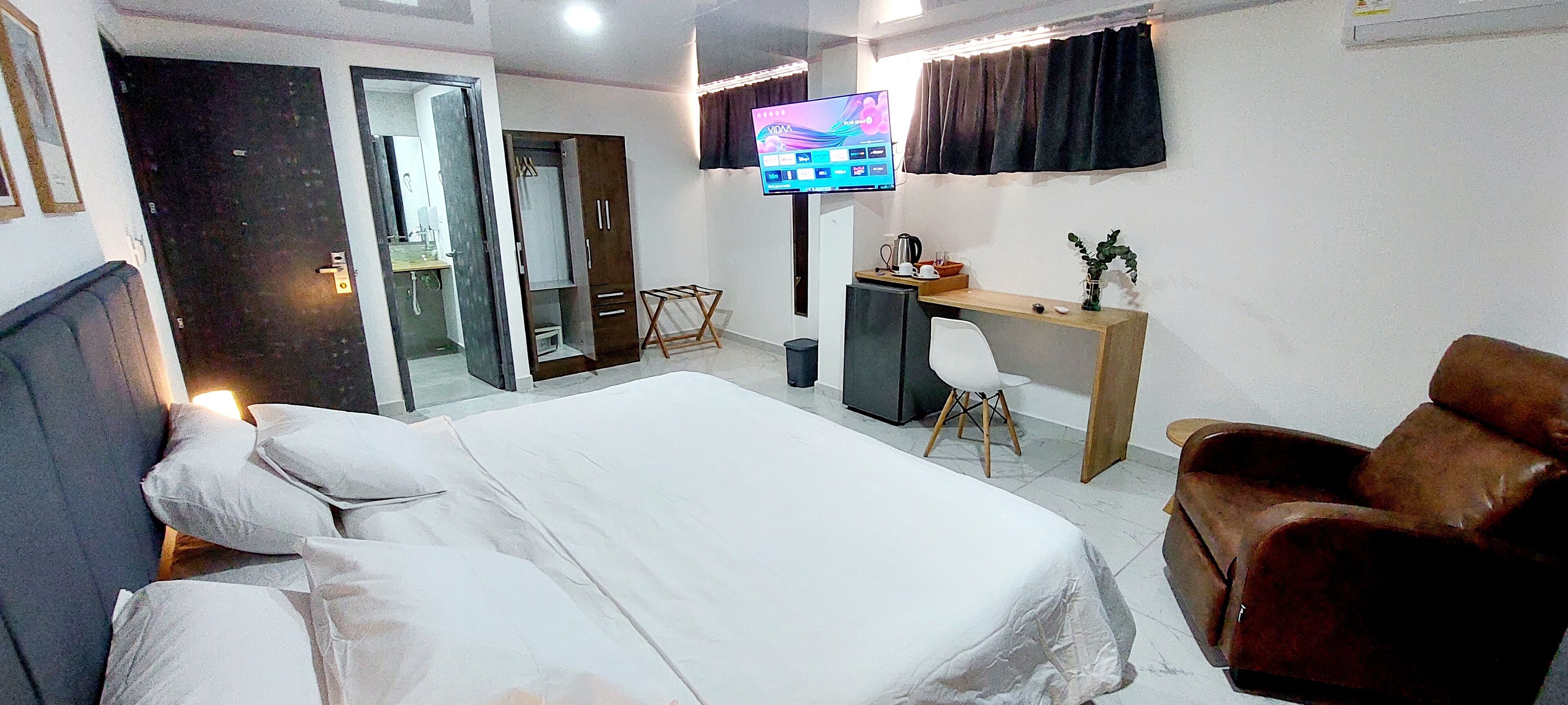 Exclusive Double Room | Premium bedding, memory foam beds, individually furnished, desk