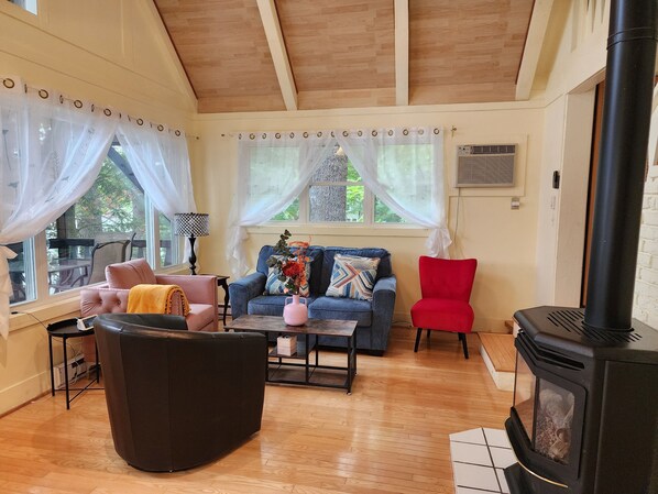 Smart TV, fireplace, ping pong