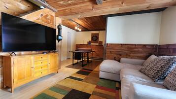 Smart TV, fireplace, table tennis