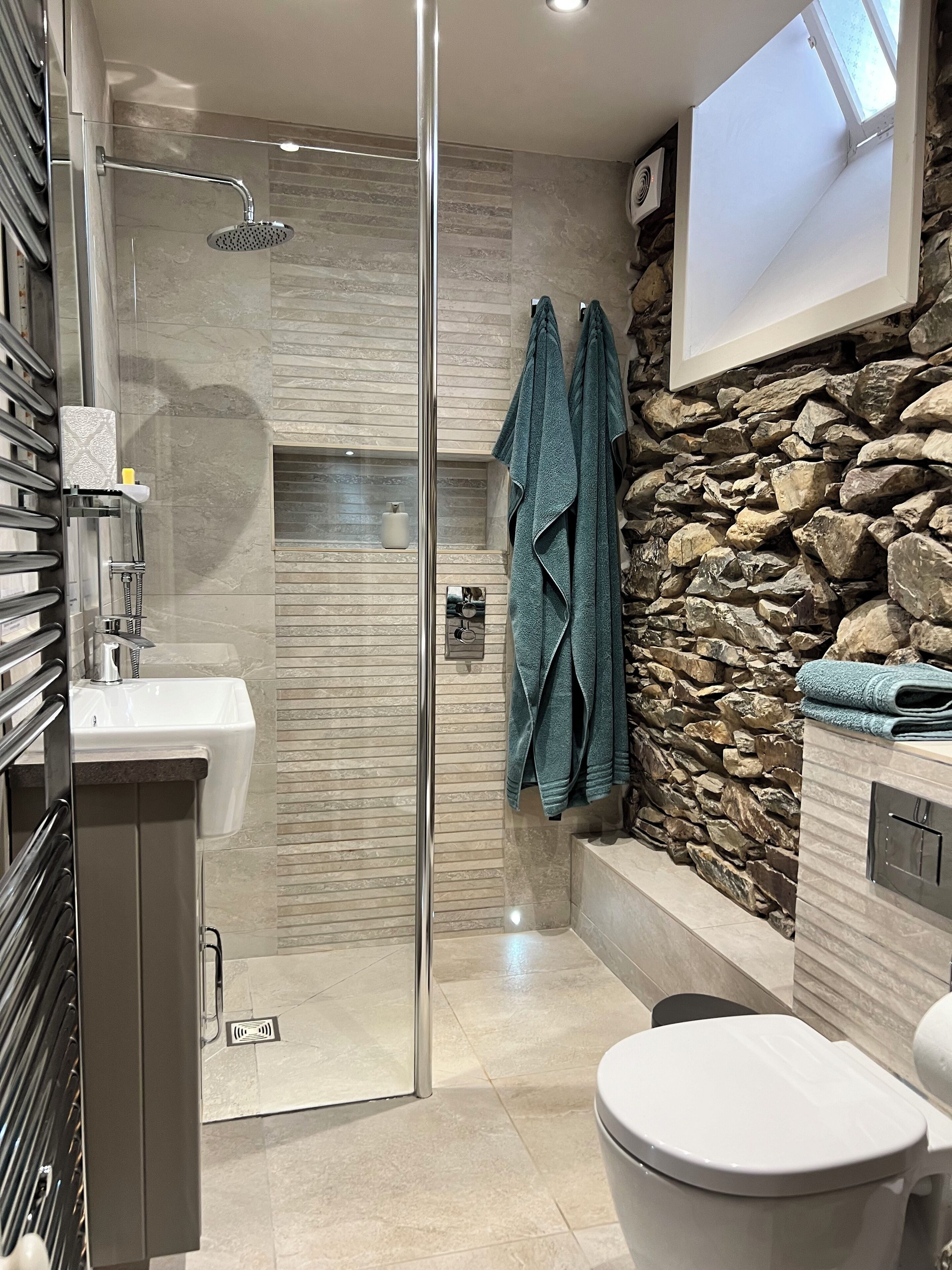 Classic Double Room, City View | Bathroom