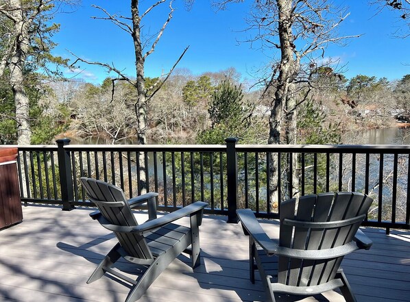 Property grounds - Spacious 4-bedroom Lakefront cottage in picturesque Bourne (Bourne)