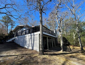 Exterior - Spacious 4-bedroom Lakefront cottage in picturesque Bourne (Bourne)