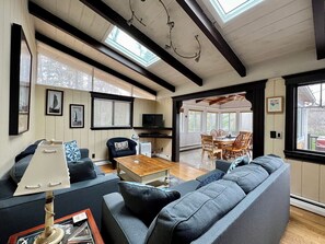 Fireplace - Spacious 4-bedroom Lakefront cottage in picturesque Bourne (Bourne)