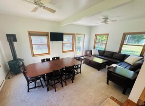 Smart TV, fireplace