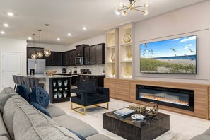 TV - New Home 8 Bedrooms At Windsor Island (Davenport)