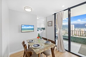 Dining - Spacious 2BR Condo | Balcony, Parking, Great Views (Honolulu)