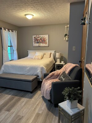 3 bedrooms, in-room safe, iron/ironing board, free WiFi