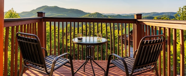 Property grounds - Designer Lodge / Stunning Views / Heated Pool/Spa / Firepit / Games (Sevierville)