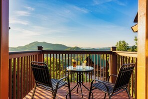 Property grounds - Designer Lodge / Stunning Views / Heated Pool/Spa / Firepit / Games (Sevierville)
