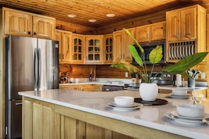 Fridge, microwave, oven, stovetop - Designer Lodge / Stunning Views / Heated Pool/Spa / Firepit / Games (Sevierville)
