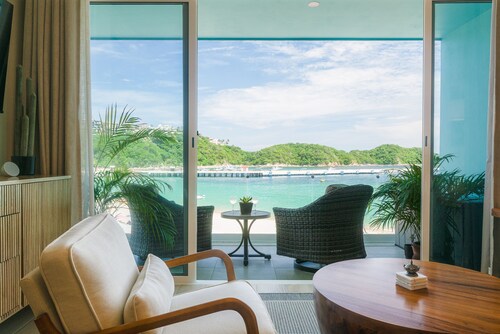 "Playa Sur Paradise"
~ Beachfront Living ~