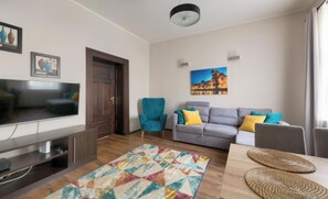 TV - Spacious Apartment in the Center of Gdansk by the river (Gdansk)