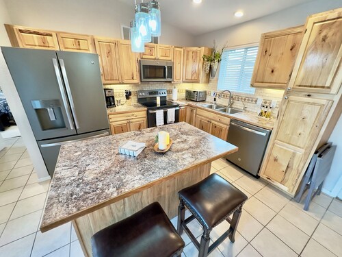 Tranquil Foothills Retreat 