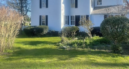 Location: Beautiful Farm House, Walk to Shops, Walk to Beach & Walk from Jitney!