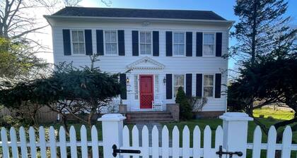 Location: Beautiful Farm House, Walk to Shops, Walk to Beach & Walk from Jitney!
