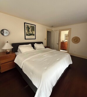 6 bedrooms, desk, iron/ironing board, travel crib - Location: Beautiful Farm House, Walk to Shops, Walk to Beach & Walk from Jitney! (East Hampton)