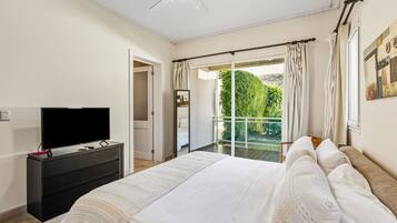 2 habitaciones, tabla de planchar con plancha y cuna de viaje