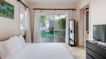 2 slaapkamers, een strijkplank/strijkijzer, reisbedje, gratis wifi