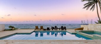 Oceanfront 2BR on Kite Beach – A/C & Daily Cleaning Included