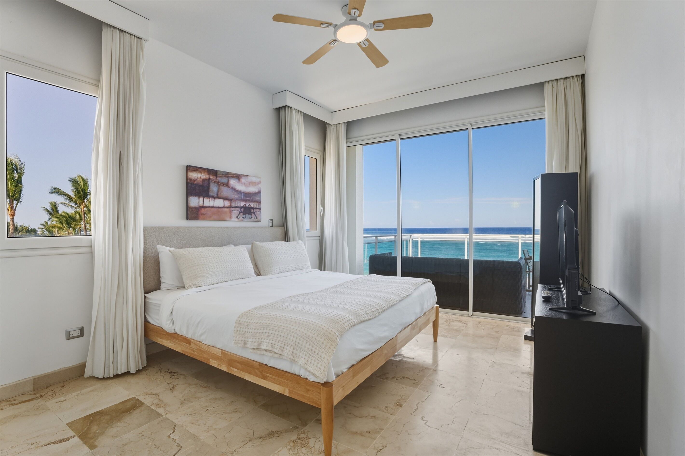 2 slaapkamers, een strijkplank/strijkijzer, reisbedje, gratis wifi