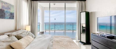 2 bedrooms, iron/ironing board, travel crib, free WiFi