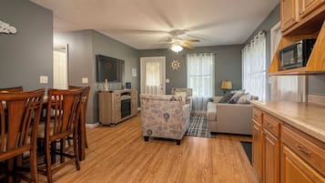 Smart TV, fireplace
