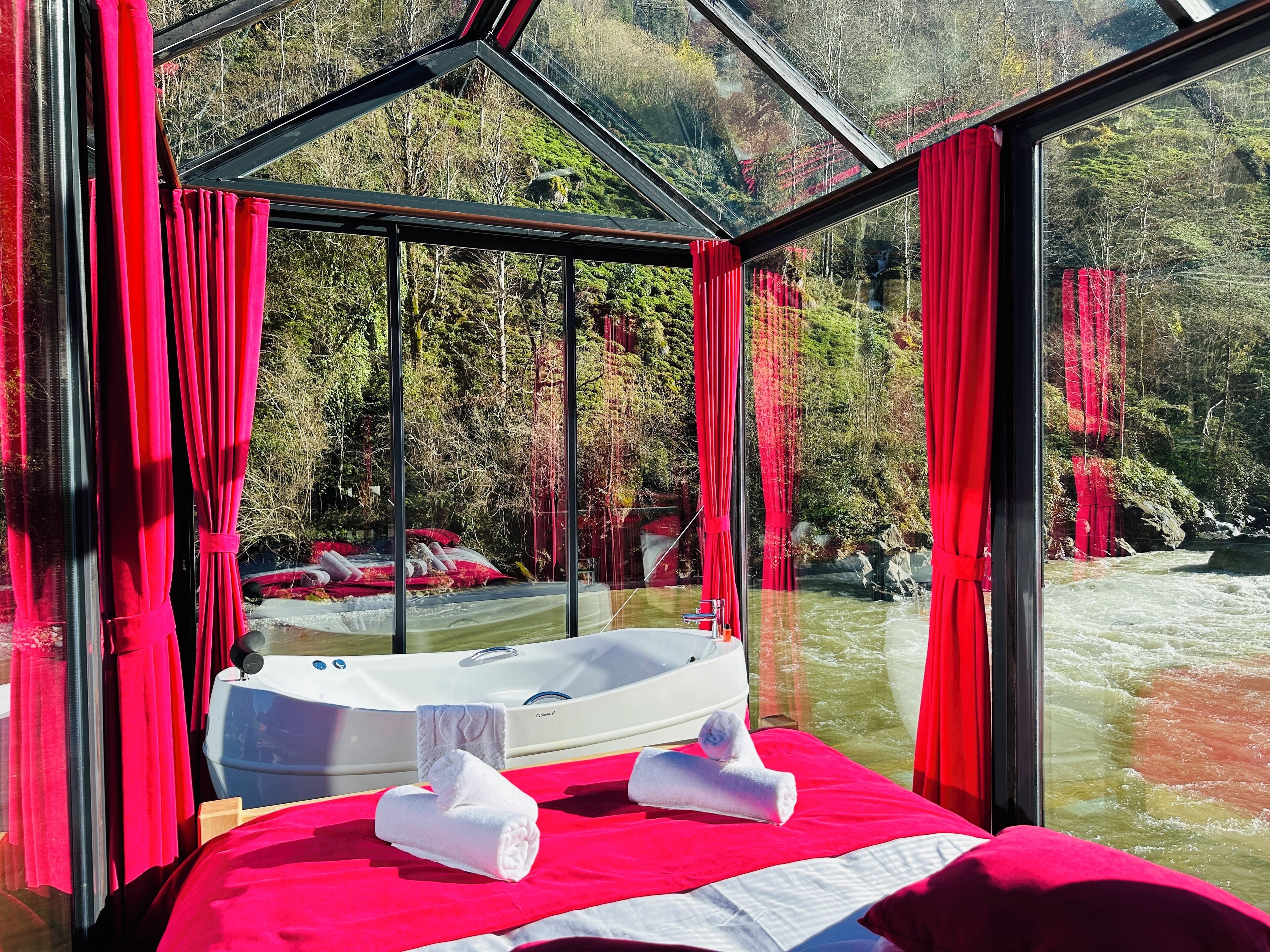 Business Bungalow | Jetted tub