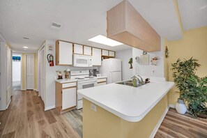 Fridge, microwave, oven, stovetop - Beautiful Royal Palm Bay Condo near Disney (Kissimmee)