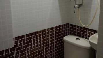 Standard Single Room | Bathroom | Shower, hair dryer, towels, soap