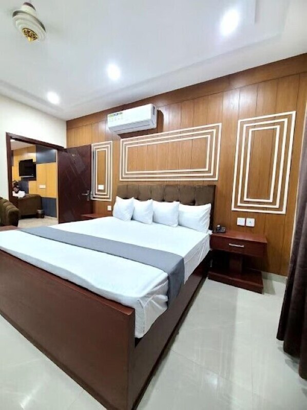 Deluxe tweepersoonskamer | Geluiddichte muren, een strijkplank/strijkijzer, gratis wifi