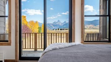 5 slaapkamers, een strijkplank/strijkijzer, reisbedje, wifi