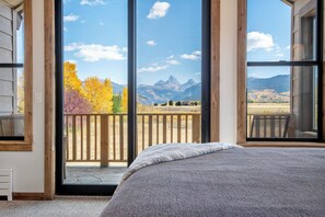 5 bedrooms, iron/ironing board, travel cot, WiFi