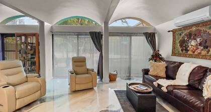 Quiet Garden Sanctuary Couples and Pet Friendly