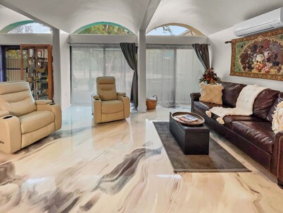 Quiet Garden Sanctuary Couples and Pet Friendly