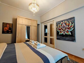 3 slaapkamers, een strijkplank/strijkijzer, gratis wifi, beddengoed