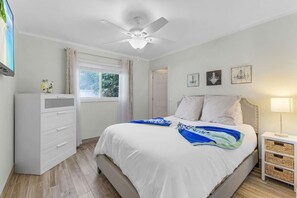 4 bedrooms, desk, iron/ironing board, travel cot