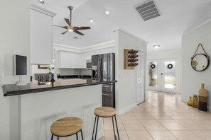 Fridge, microwave, oven, stovetop - Florida Paradise 4 Bed 2 Bath Pool Home (Cape Coral)