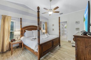 4 bedrooms, desk, iron/ironing board, travel cot - Florida Paradise 4 Bed 2 Bath Pool Home (Cape Coral)